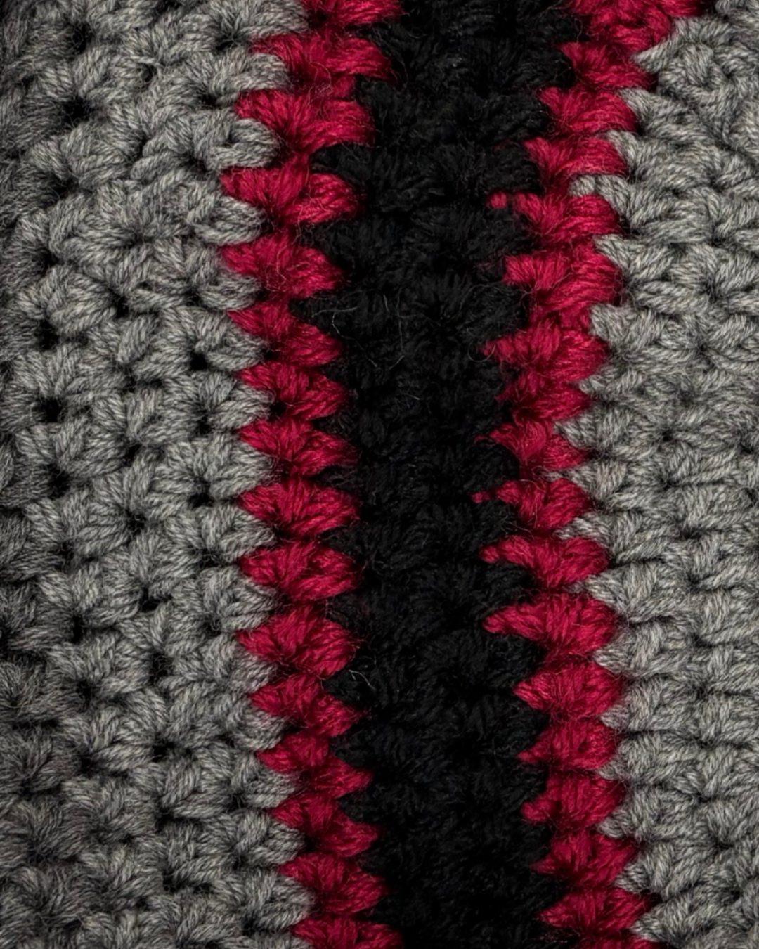 ENERGEEIA - BONNET NOIR-GRIS-ROUGE